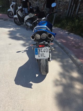 Suzuki GSR Naked Azul/Plata