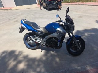 Suzuki GSR Naked Azul/Plata