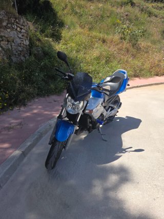 Suzuki GSR Naked Azul/Plata