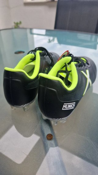 Botas de fútbol Munich Talla 38. A estrenar.