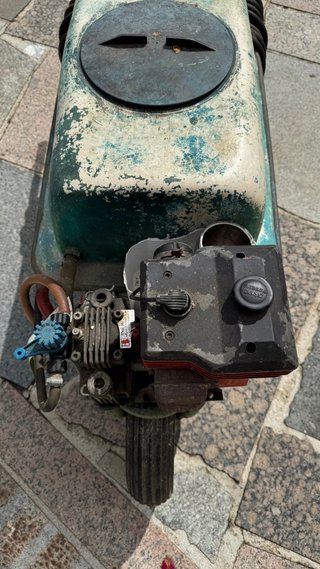 Carretilla sulfatadora con motor