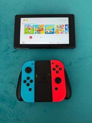 Nintendo Switch con caja y accesorios