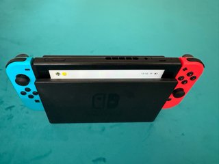 Nintendo Switch con caja y accesorios