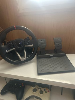 Volante HORI con pedales