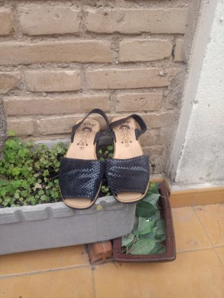 Sandalias de piel negras talla 37