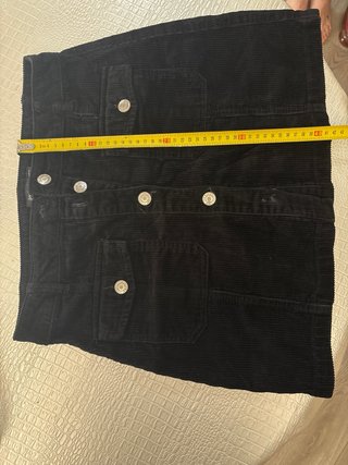 Falda negra pana Stradivarius