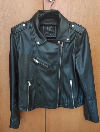 Cazadora de cuero Zara negra
