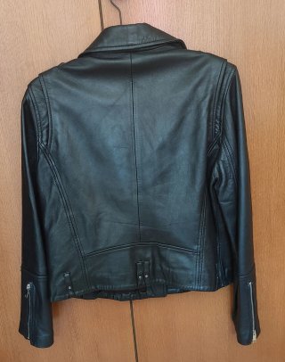 Cazadora de cuero Zara negra