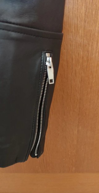 Cazadora de cuero Zara negra