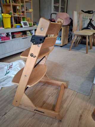 Trona evolutiva madera