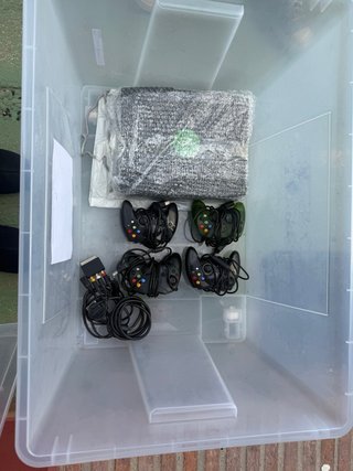 Xbox 360 + 40 juegos + 4 mandos