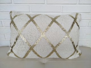 Funda de cojín con relleno beige y dorado