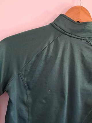 Camiseta - suéter deportivo verde Talla S