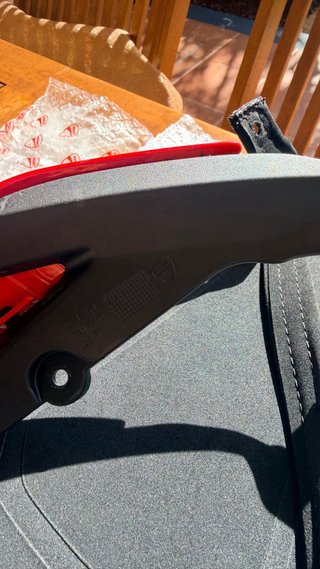 Colin asiento Ducati Streetfighter rojo 2025