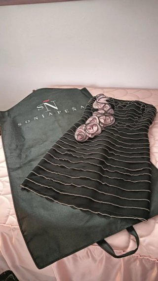 Traje de fiesta negro y rosa, Talla 38/40.