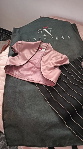 Traje de fiesta negro y rosa, Talla 38/40.