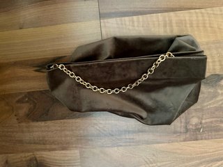 Borsa Ricci marrone con catena oro