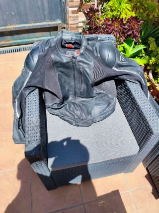Mono Dainese 2 piezas cuero