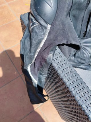 Mono Dainese 2 piezas cuero