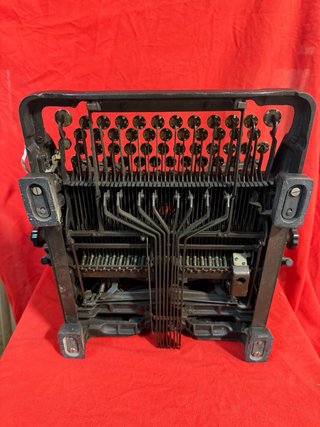 Máquina de escribir Hispano Olivetti M40, años 30