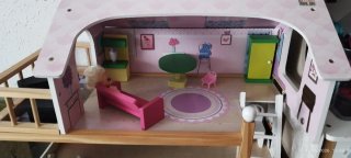 Casita de muñecas de madera