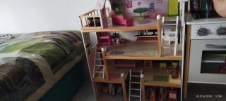 Casita de muñecas de madera
