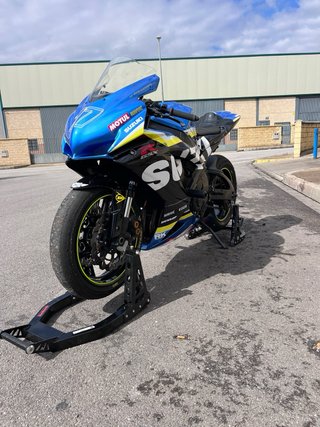 Suzuki GSXR 750R Sportbike circuito