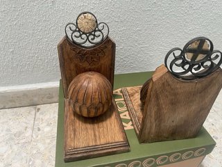 Supporti per libri in legno e metallo rustici