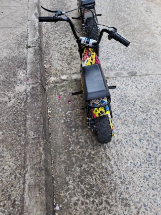 2 Motos Eléctrica Scooter Negra y Amarilla