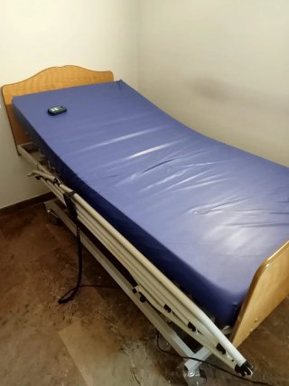 Cama geriátrica madera y metal