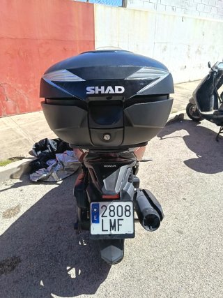 Honda Forza 125 Maxi Scooter Roja Negra