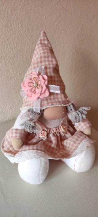 Dolce gnoma rosa a quadri