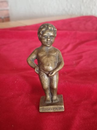 Figura bronce niño orinando Manneken Pis