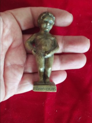 Figura bronce niño orinando Manneken Pis