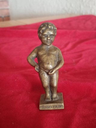 Figura bronce niño orinando Manneken Pis