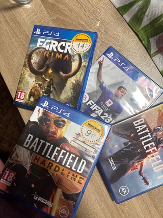 Giochi PS4 FIFA 23 e Battlefield 1