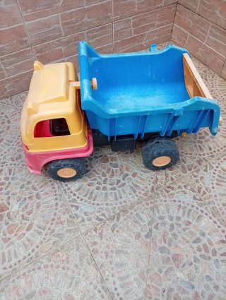 2 Camiones de Juguete, no se envía por Impost