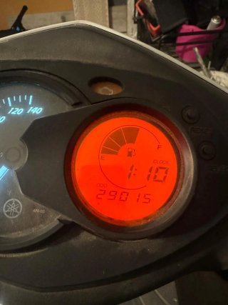 Moto 125, Scooter Blanca y Negra