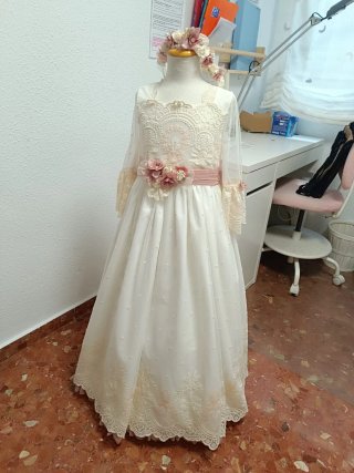 Vestido de comunión blanco con flores