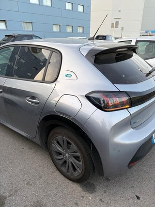 Peugeot e-208 2023
