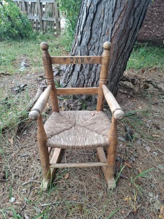 Sillita de madera ...trona...para niño con ratón p