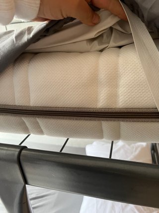 Litera metálica Ikea con colchones