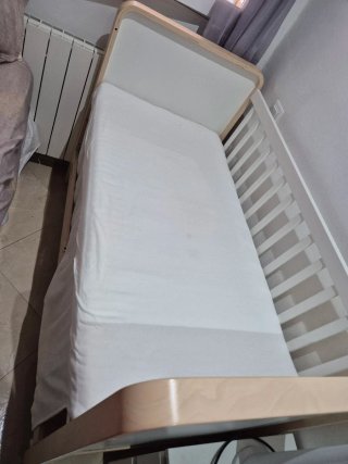 Cuna de bebé madera y blanca