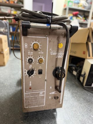 Soldadora ESAB Power Compact 250