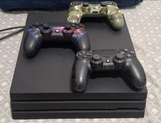 PS4 con 3 controller e GTA V