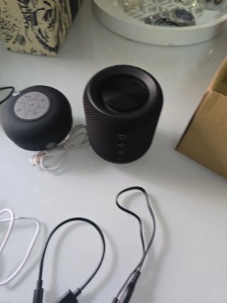Altavoz Bluetooth Negro y Marrón