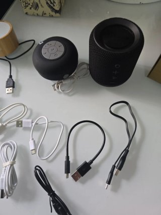 Altavoz Bluetooth Negro y Marrón