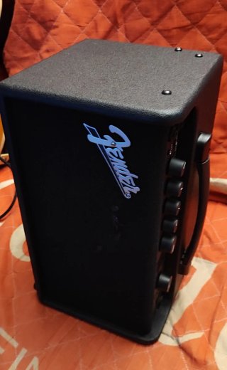 Amplificador Fender con efectos y conexión para PC