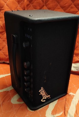 Amplificador Fender con efectos y conexión para PC