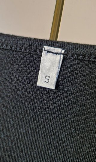 T-shirt nera basic taglia S